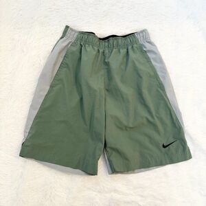 Men Nike Dri Fit Colorblock Running and Training Short in Sage Green Size Small